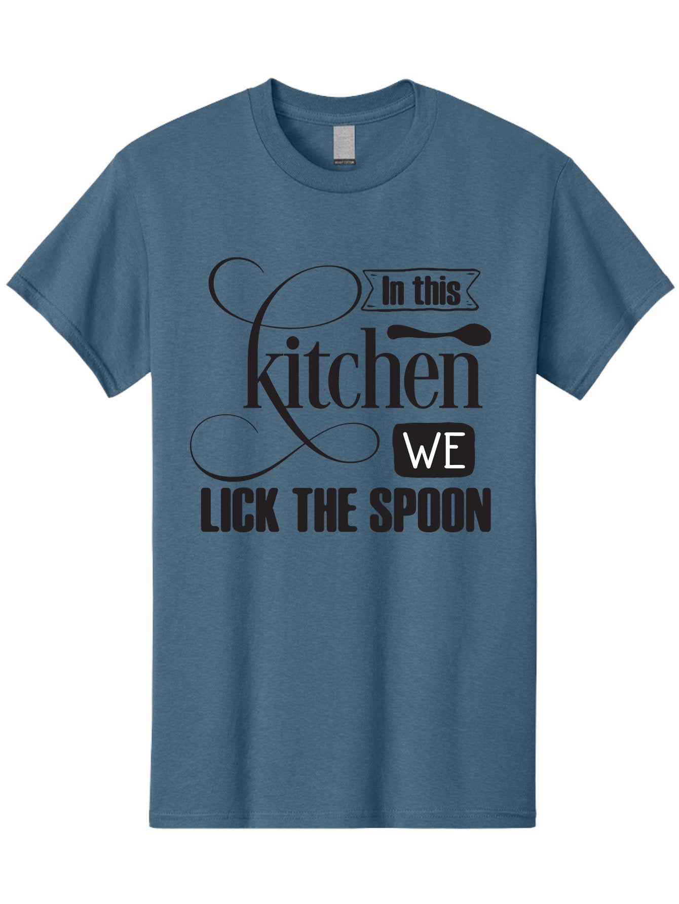 In-This-Kitchen-We-Lick-The-Spoon Men'S Graphic Tee, 100% Cotton, Comfortable Casual Summer Wear, Machine Washable, Kitchen Decor, Cooking Quotes, Culinary Inspiration, Cooking Humor, Kitchen Signs, Foodie Gifts, Lick The Spoon, Aac896